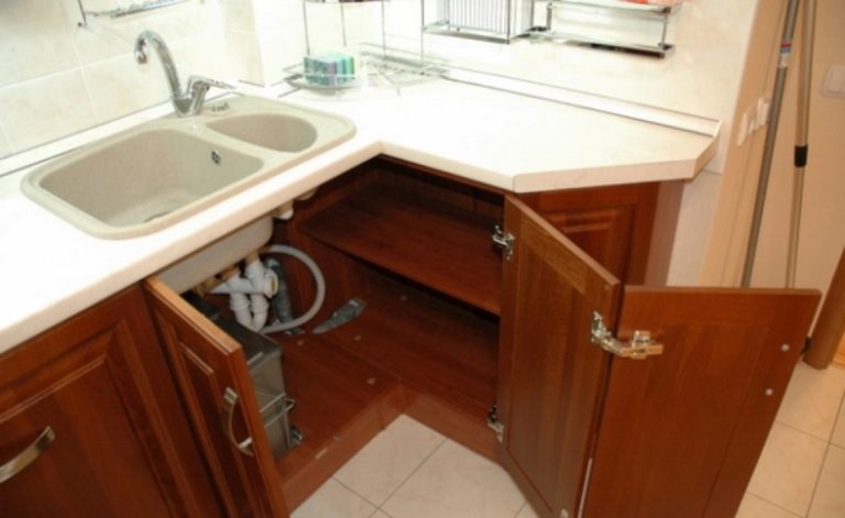 Кухонный шкаф под мойку со столешницей