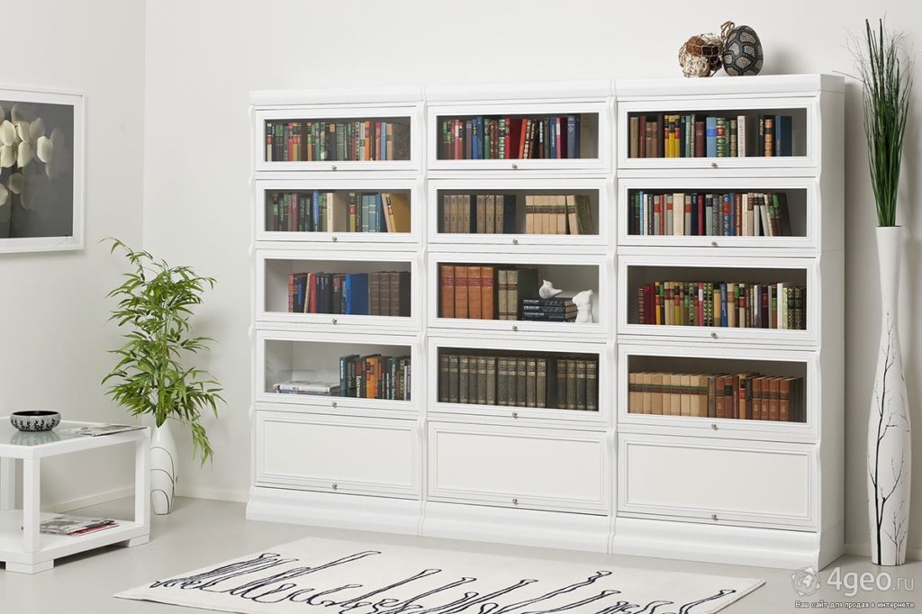 Невысокий книжный шкаф белый