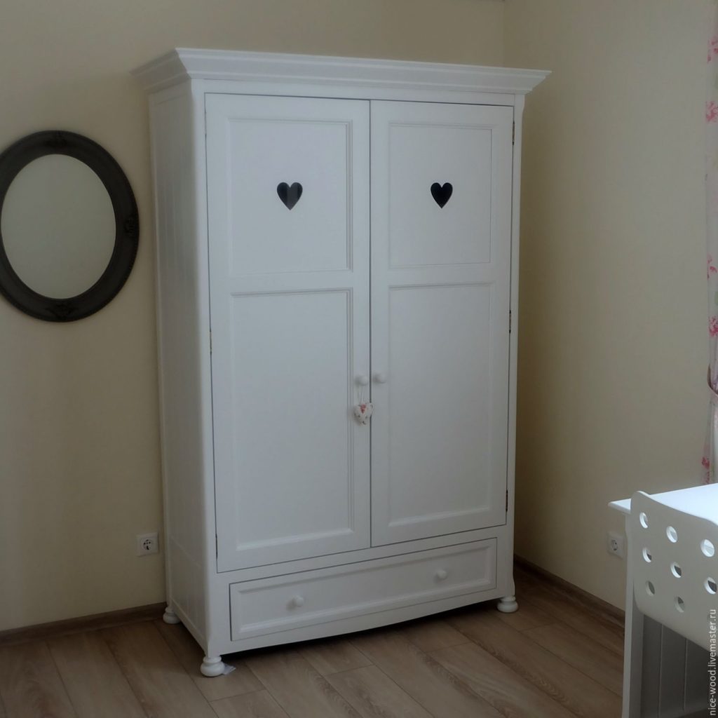 Перекрасили шкаф в белый цвет