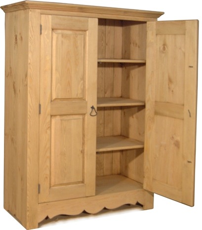 Деревянный шкаф для белья