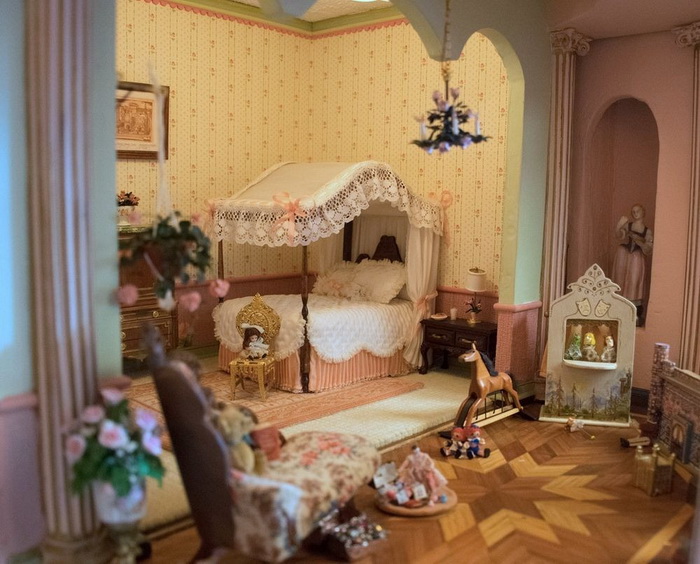 Интерьер спальни для кукол