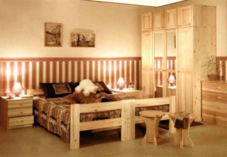 Сосна сайт мебели мебель. Мебель из карельской сосны. Мебель из сосны в интерьере. Кровать из карельской сосны. Спальня из дерева сосна.
