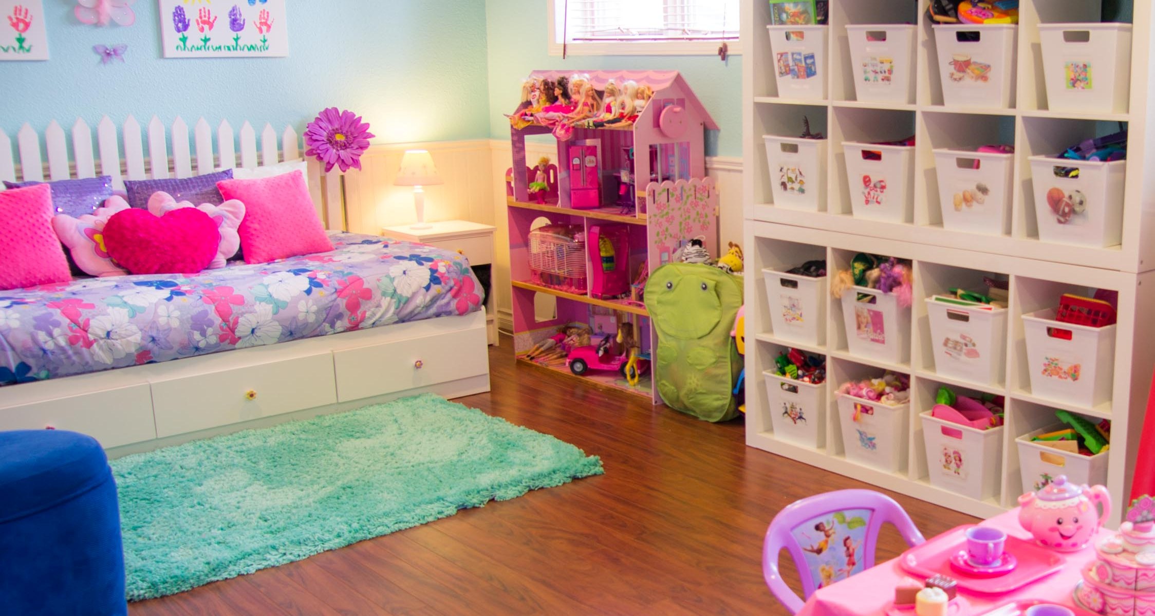 Шкафы для игрушек в детские комнаты
