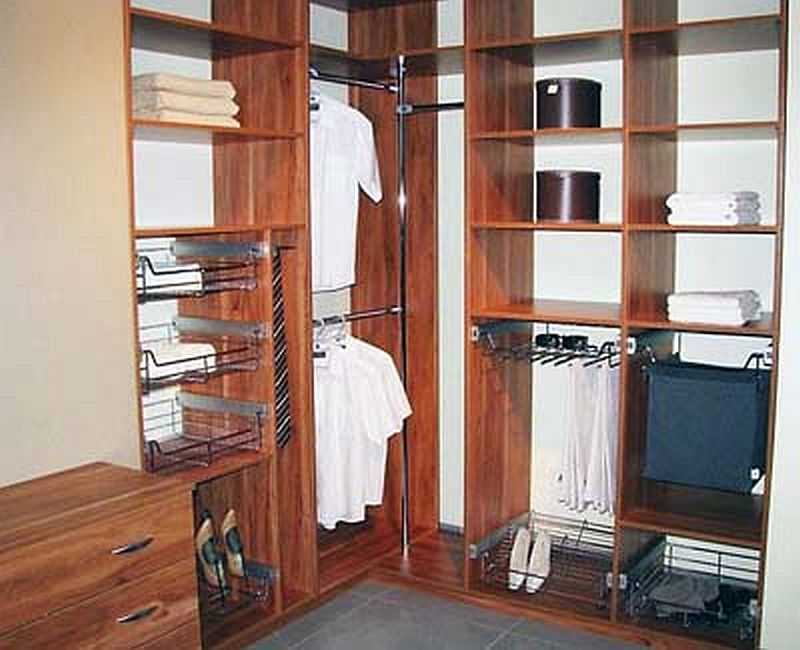 Угловой шкаф для одежды внутри