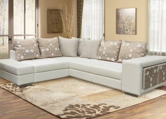 Выбор практичного белого дивана