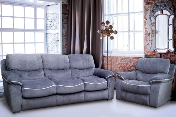 Серый трехместный диван
