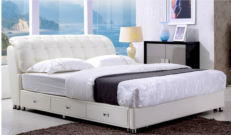 Кровать с выдвижными ящиками в спальне