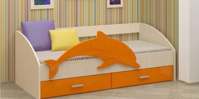Кровать с изображением дельфина