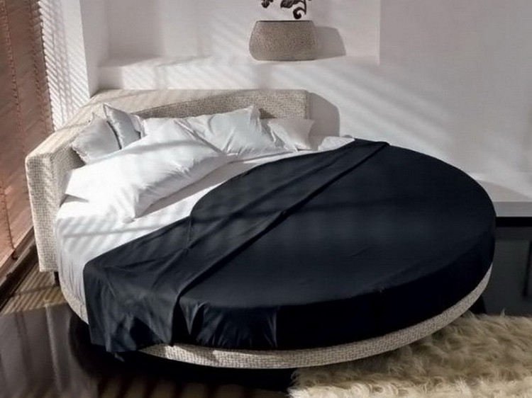Круглая красивая кровать