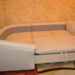Светлый диван-кровать