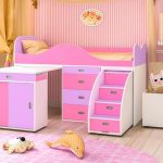 Розовая кровать с письменным столом