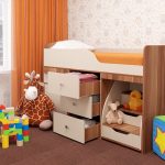 Детская кровать с лестницей и ящиками