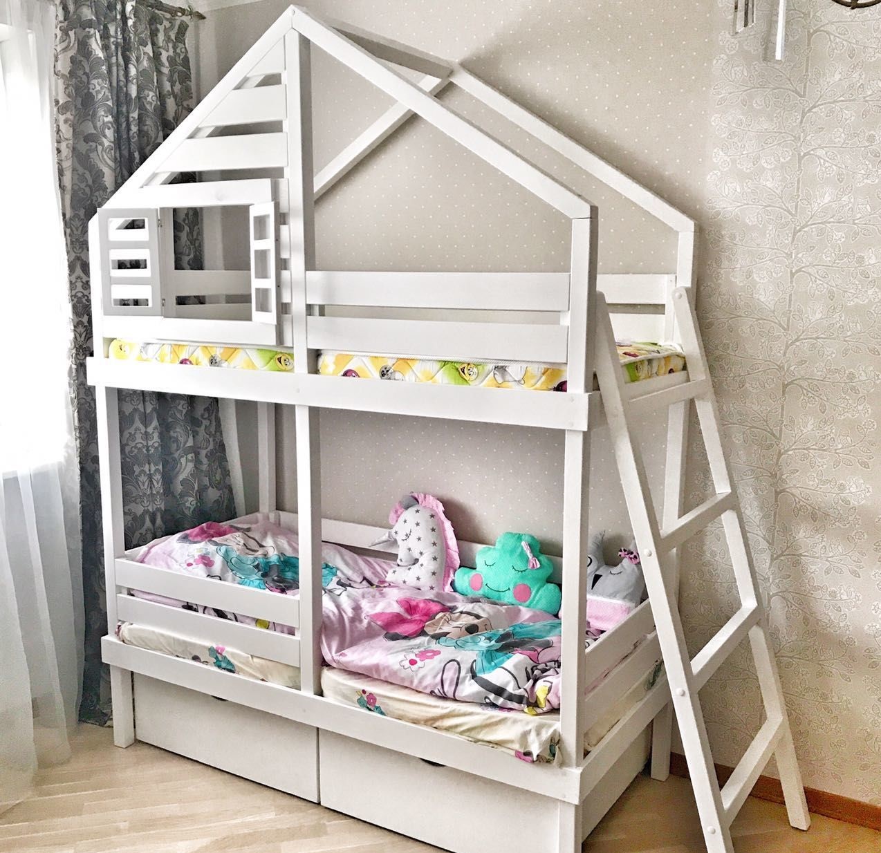 Кровать-домик детская