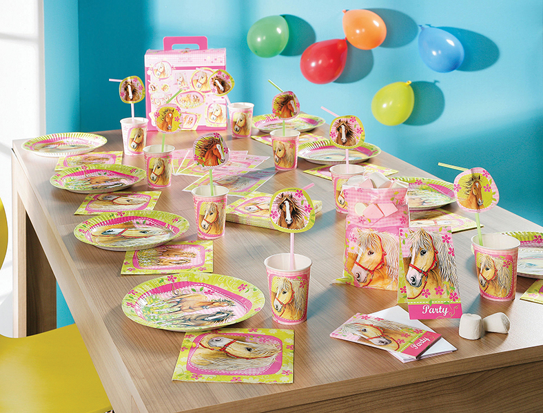 Как украсить детский стол на день рождения, требования к сервировке
