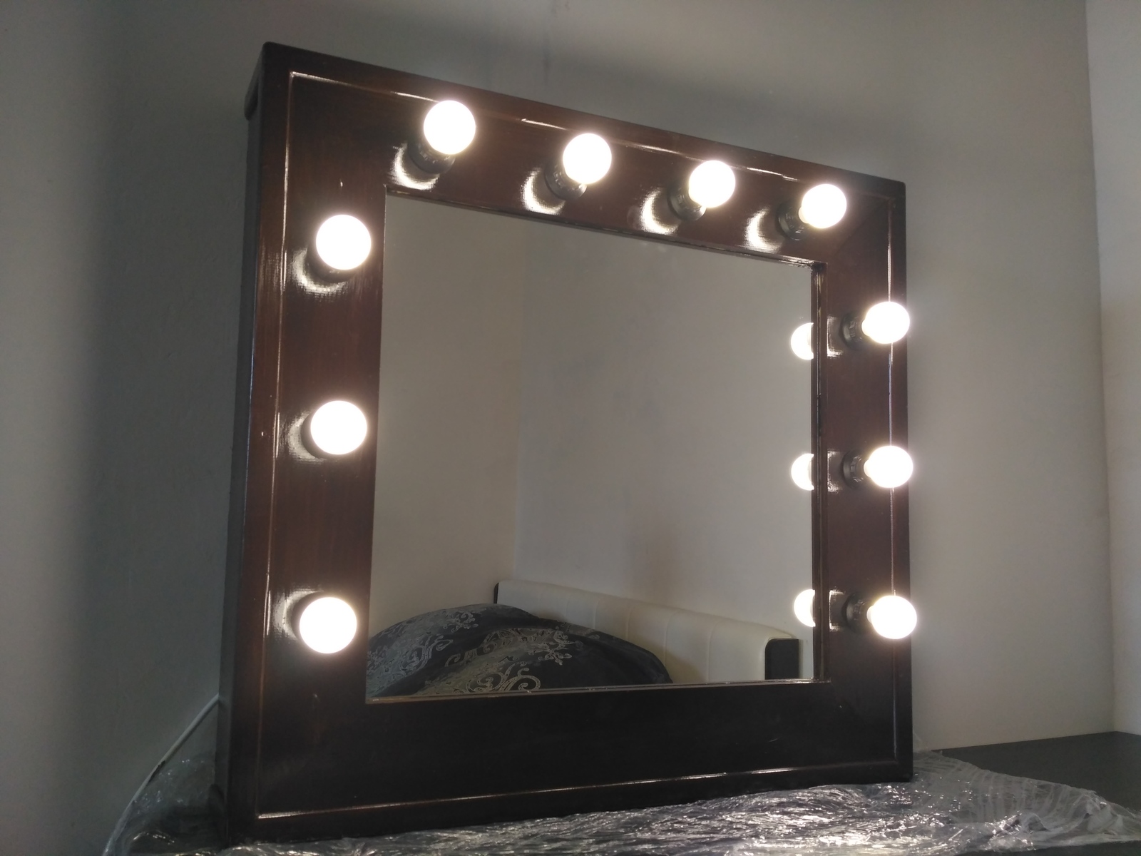 Как сделать макияжное зеркало с подсветкой своими руками?