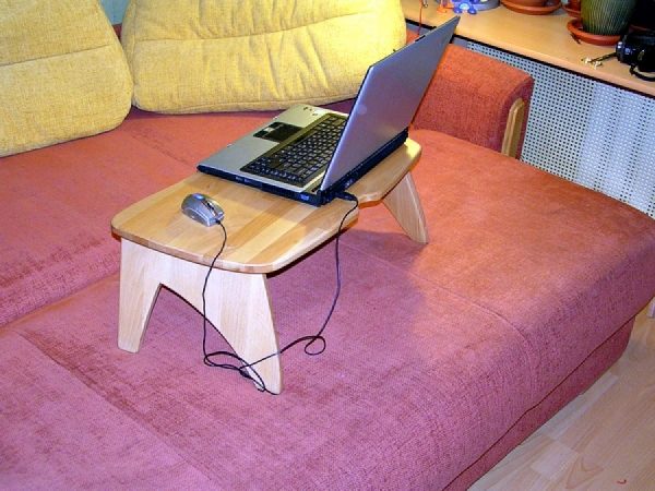 Столик для ноутбука в кровать своими руками: этапы работ