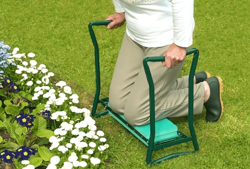 Садовая скамейка для работы на грядках